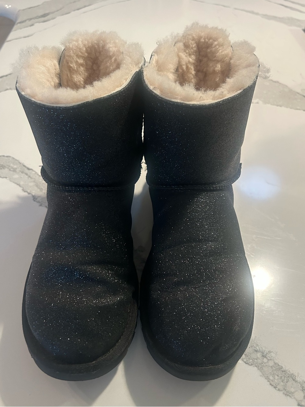 EUC UGG Women’s Bailey Bow Sparkle Glitter Sheepskin Boots Color Black Size US 8